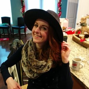 Hi I'm Rachel. Excited to be on poshmark.
